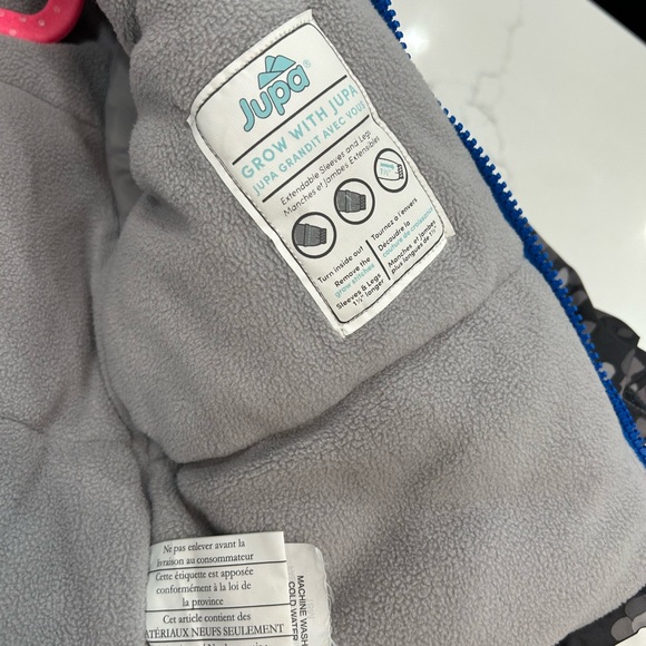 Snowsuits 18 mos old - Picture 5 of 5